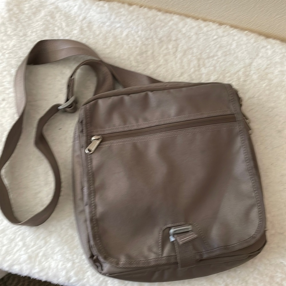EDDIE Bauer NWOT Crossbody Travel Purse